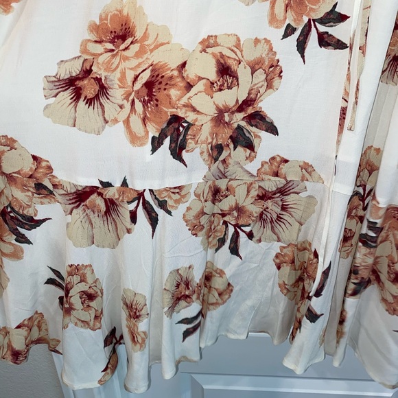 Leith Floral Wrap Dress - Picture 4 of 4